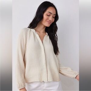 Bella Dahl Women’s Shirred Raglan Long Sleeve Shirt in Cream XS